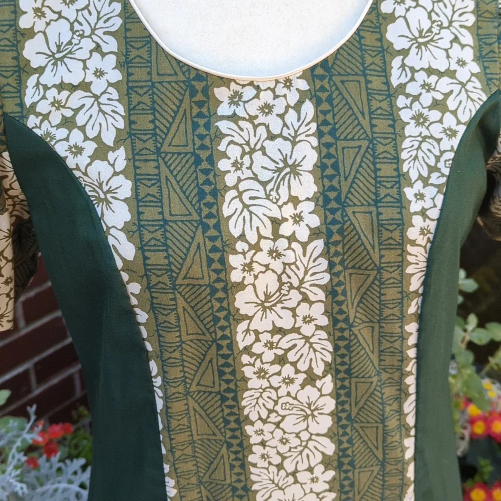 Vintage Hawaiian Lolenani Dress - Picture 4 of 10